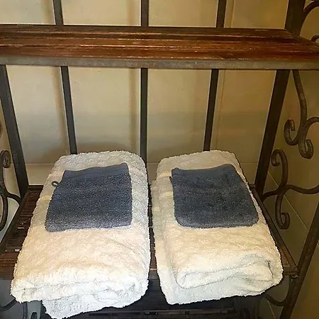 Les Lauriers Indépendante Avec Terrasse Privée Bed and breakfast 3*